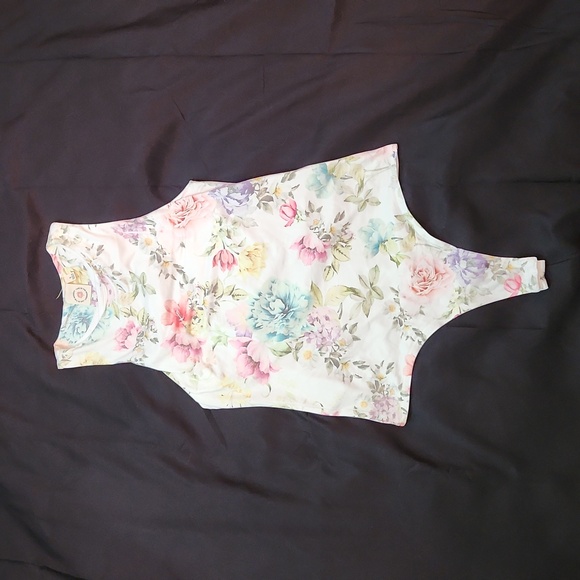 Live in the moment white body suit with soft floral print - Picture 1 of 8